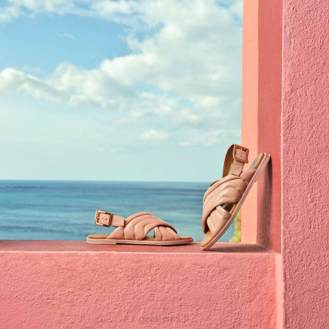 donna chiodata FX0W135 nudo Geox