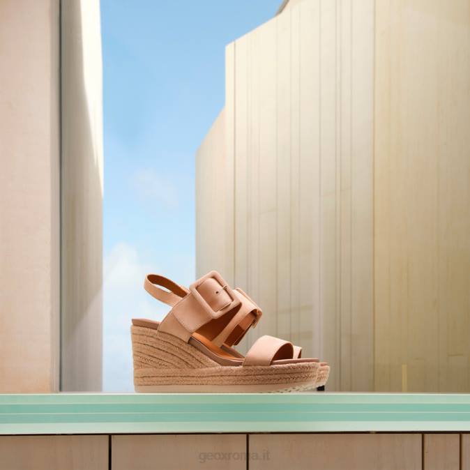 donna ponza FX0W1664 nudo Geox