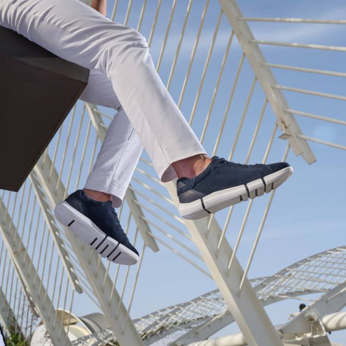 un uomo d'affari FX0W1789 Marina Militare Geox